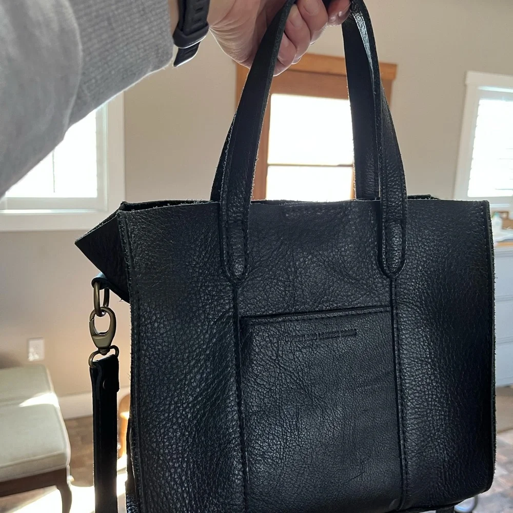 Portland Leather Elegant Black Leather Tote Bag - Picture 4 of 10
